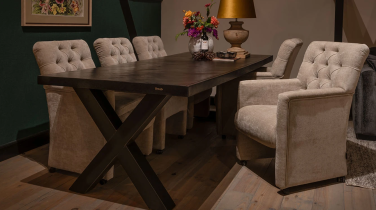 UrbanSofa - Eetkamerstoel Bordeax met arm v.a € 449,-